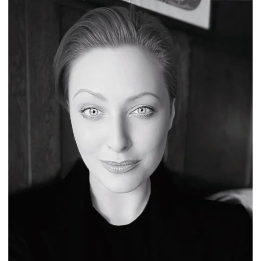 About Jillian Snow (Liza)